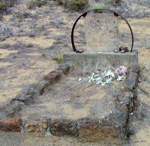Meeks cutoff grave near Alfalfa, OR